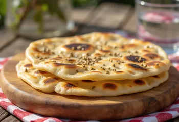 Saji al cumino dorato, focaccine piatte cosparse di semi di cumino