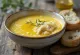 Avgolemono con uova intere, zuppa greca uovo e limone, con riso e verdure