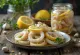 Calamari marinati in barattolo con limone e spezie