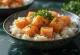 Oyakodon al salmone grigliato, con uovo e salsa a base di riso
