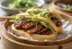 Bao bun all'anatra croccante servito