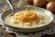 Vellutata di patate e cipolle servita
