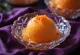 Sorbetto al mandarino arancione vivo in coppetta