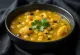 Sambar al tamarindo servito con coriandolo fresco