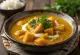 Curry di zucca servito con coriandolo