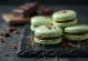 Macarons cioccolato e menta con ripieno scuro