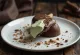 Gelato Magnum Mint servito con copertura di cioccolato