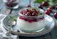 Yogurt Probiotico alle Ciliegie servito con ciliegie fresche