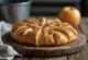 Crostata di mele e cannella, fette di torta fresche e rustiche