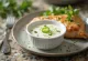 Salsa cremosa al jalapeño e lime servita in una salsiera