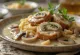 Filetto di maiale in salsa ai funghi servito con prezzemolo fresco