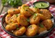 Moong dal pakora serviti, bocconcini croccanti e speziati