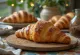 Croissant svedese alla cannella appena sfornato