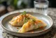 Vegetable Gyoza serviti con ripieno di verdure e salsa di soia