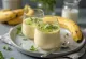 Yogurt probiotico alla banana servito con menta fresca