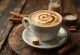 Latte al caramello e cannella servito fresco