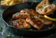 Pesce gatto grigliato BBQ con spezie fresche