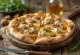 Pizza alle noci con condimento di noci e gorgonzola
