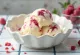 Gelato al Cioccolato Bianco e Lamponi servito